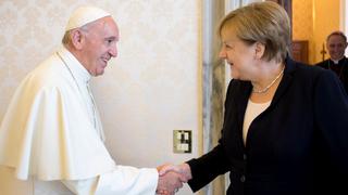 Merkel visitó al papa por 6ta vez y le regaló alfajores: "Usted ya los conoce" [FOTOS]