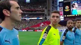 Diego Godín: ¿Por qué cantó cuando se escuchó himno chileno?