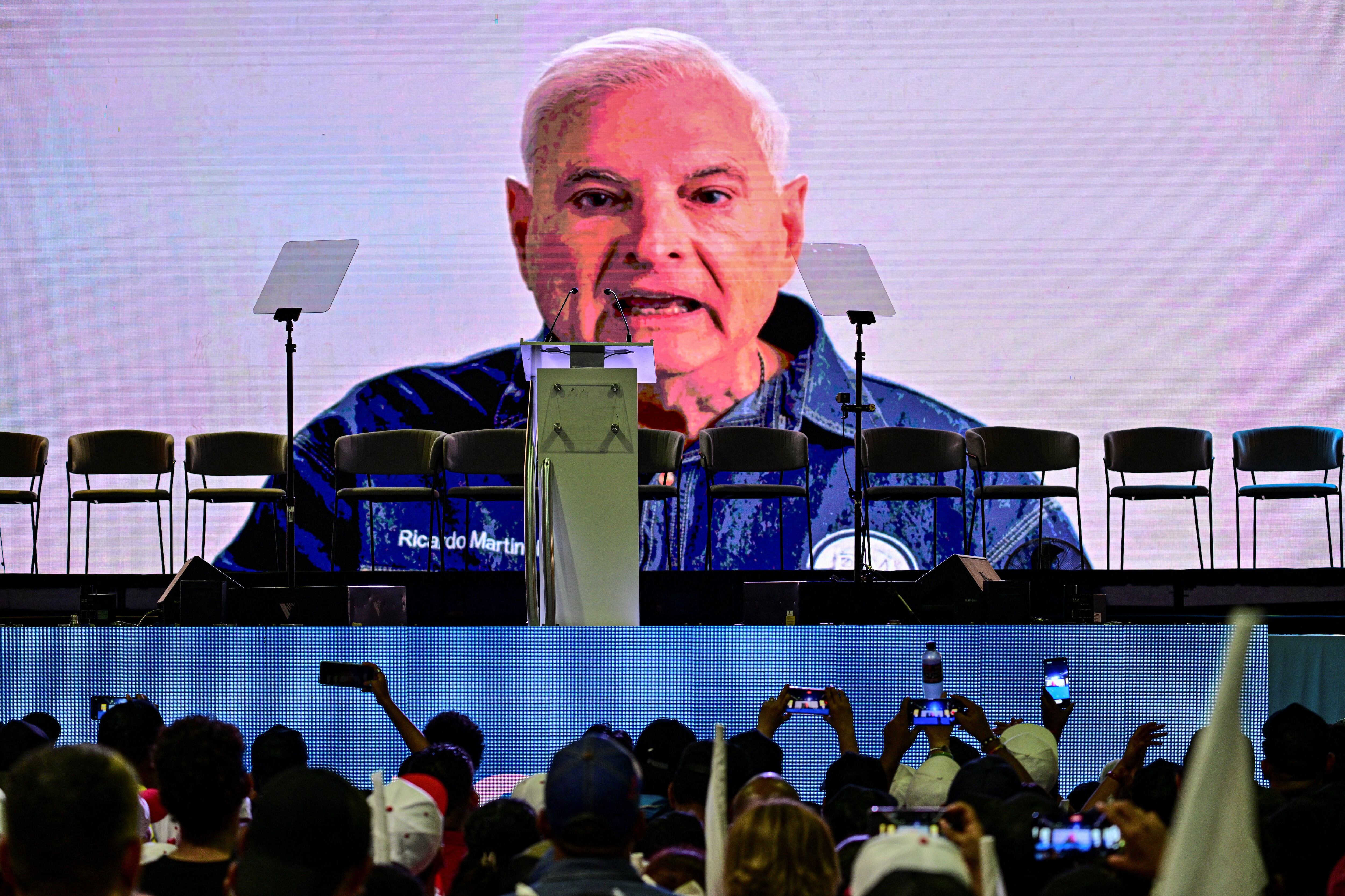 The former president of Panama (2009-2014) Ricardo Martinelli – who requested asylum at the Nicaraguan embassy – gives an online speech in support of the presidential candidate of the Realizing Goals party, José Raúl Mulino.  (Photo by MARTIN BERNETTI/AFP).