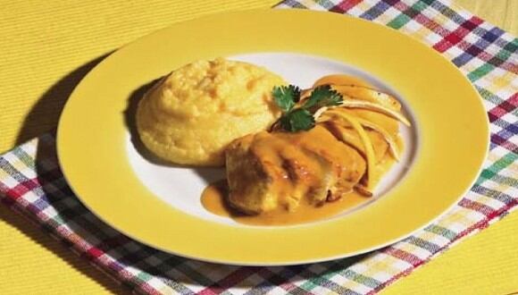 Pollo al ají de naranja con polenta