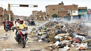 Chiclayo corre riesgo de inundarse por vía obstruida con basura