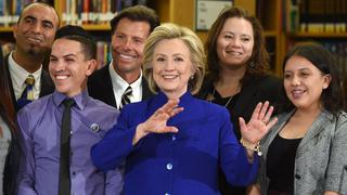 Hillary Clinton propone plan para regularizar indocumentados