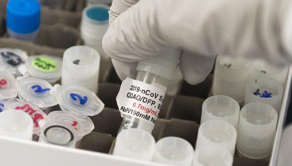 Diversos equipos trabajan en el desarrollo de una vacuna contra el COVID-19. (Foto: ANDREW CABALLERO-REYNOLDS / AFP)