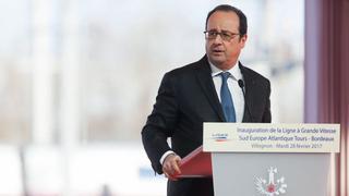 Discurso de Francois Hollande es interrumpido por un disparo