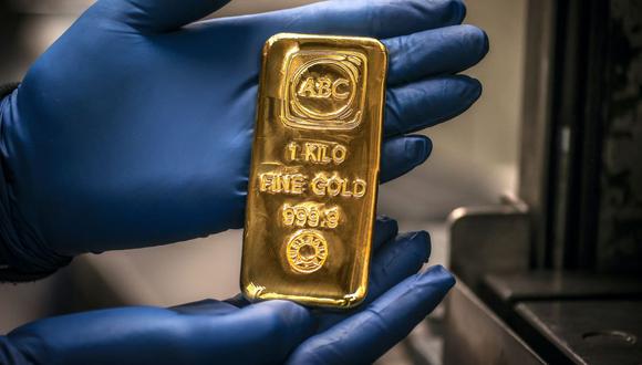 A las 0949 GMT, el oro al contado perdía un 0.2%, a US$ 1,946.92 la onza, tras tocar un mínimo no visto desde el 8 de abril. Los futuros del oro en Estados Unidos caían un 0.4% a US$ 1,950.80. (Foto: AFP)