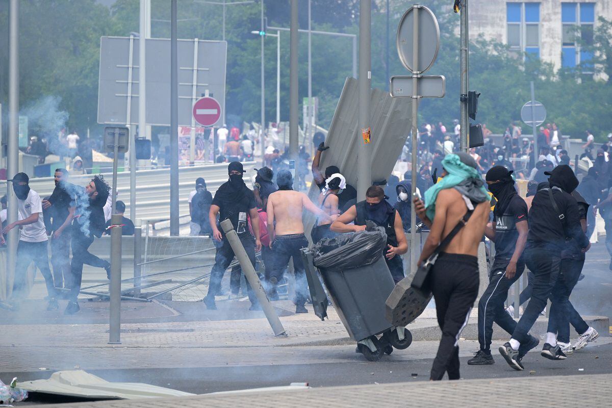 Protesters clash with police during a march commemorating a teenage driver shot to death by a police officer, in the Paris suburb of Nanterre, on June 29, 2023. (Photo by Alain JOCARD / AFP)