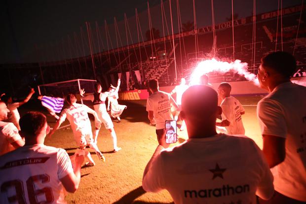 Así celebró el plantel de Universitario el título de la Liga 1 ante Alianza Lima en Matute. (Foto: GEC)