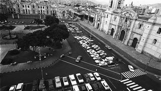 Postales históricas: Así lucía la plaza de Armas de Lima en 1971