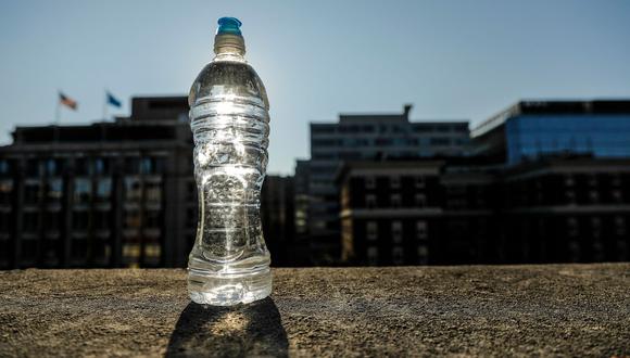 ¿Cuál es la razón por la que algunas personas colocan botellas con agua en sus techos?. (Foto: MARK THIESSEN, NATIONAL GEOGRAPHIC)