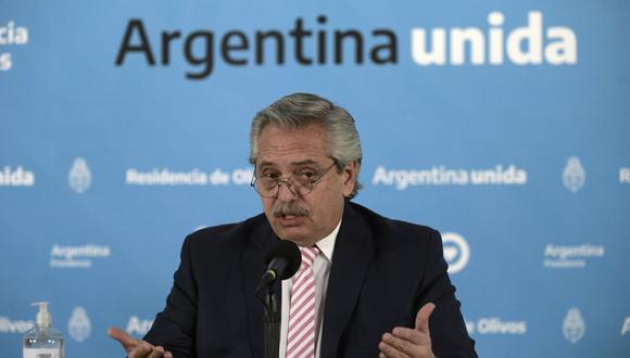 Coronavirus: El acuerdo con AstraZeneca fue anunciado en Buenos Aires por el presidente de Argentina Alberto Fernández. (Foto: JUAN MABROMATA / AFP).