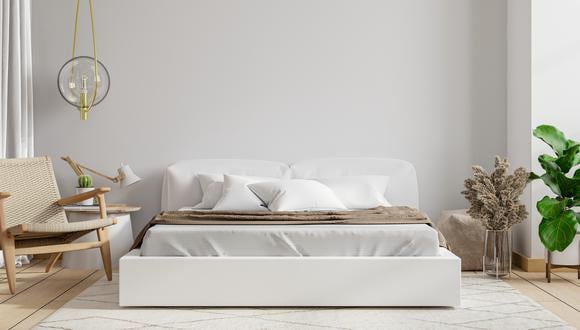 Emplea color blanco en las paredes de tu dormitorio para darle una sensación de amplitud. (Foto: Freepik)