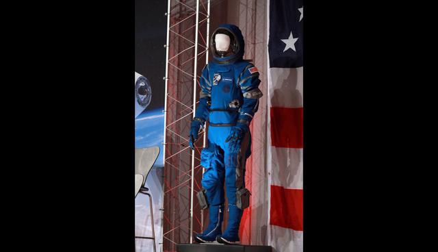 Traje espacial que usarán los astronautas en las misiones de Boeing. (Foto: Reuters)