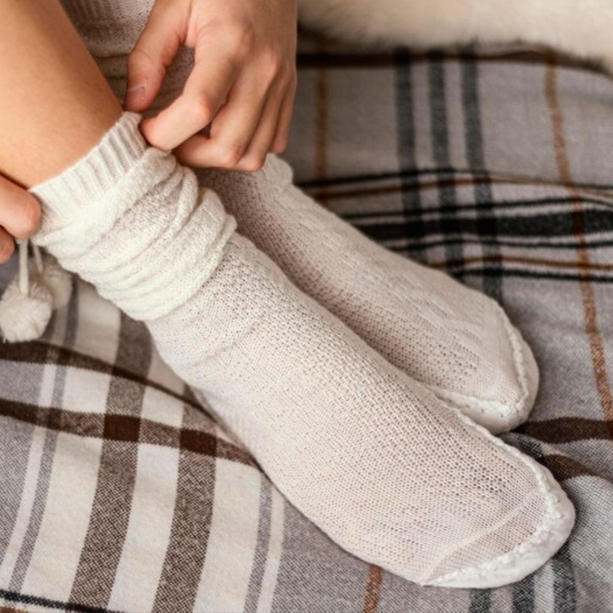 5 formas de quitar las manchas de los calcetines blancos