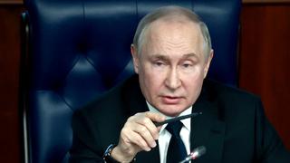 Putin asegura que economía rusa se contrajo solo 2,5% en 2022