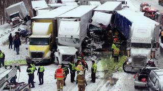 EE.UU.: Choque múltiple de camiones deja tres muertos
