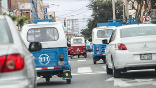 Mototaxis invaden vías rápidas y avenidas en la capital | FOTOS