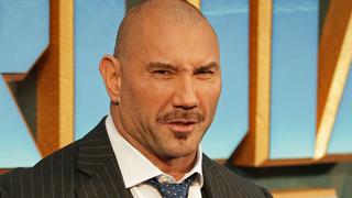 Dave Bautista ofrece recompensa por sujeto que grabó el apellido de Donald Trump en un manatí