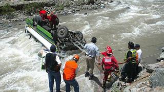 Cusco: dos desaparecidos tras caída de un camión al río Urubamba