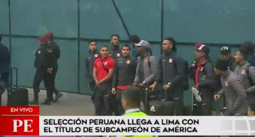 El saludo de los jugadores de la selección peruana a los hinchas. (Captura: América TV)