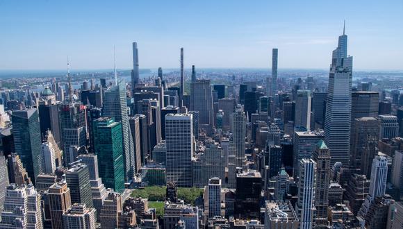 Los edificios de Manhattan se ven desde el Empire State Building en la ciudad de Nueva York. (Foto de Angela Weiss / AFP).
