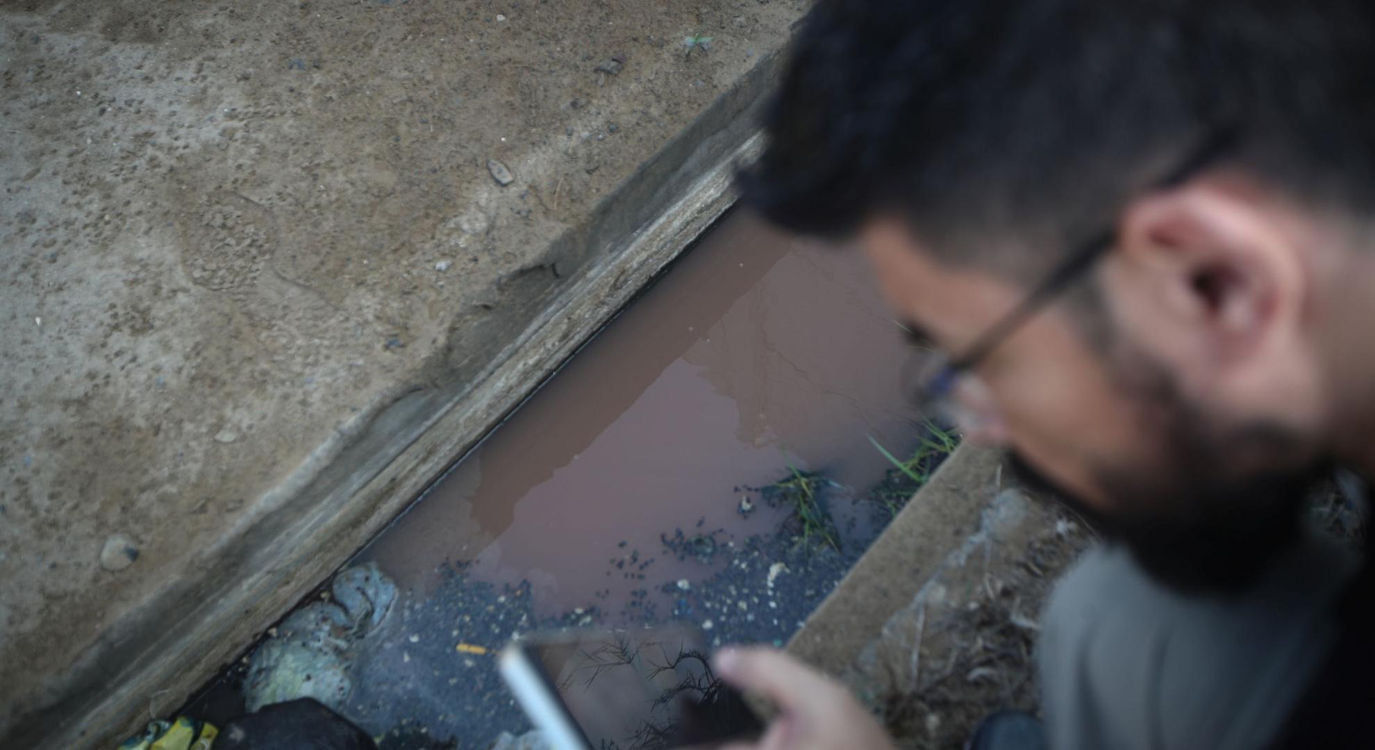 During its arrival, the newspaper saw red and dark water entering space through a canal.  According to the OAS, this is “due to the death of microorganisms responsible for purifying wastewater. […] Where the red water comes from indicates inadequate maintenance of the treatment plant.
