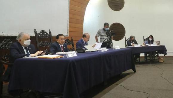 Su presidente, José Balcázar (Perú Libre), entregó la relación de seis candidatos finalistas que están listos para someterse al veredicto de los 130 congresistas. (Foto: Congreso)