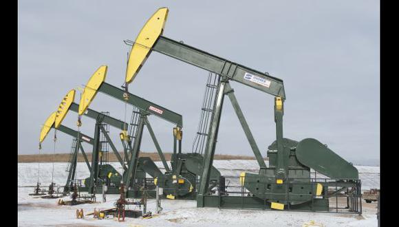 Petróleo se desploma tras decisión de no recortar producción