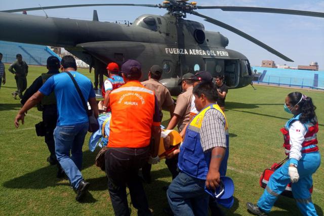 Aeronave MI-171 SH de la FAP arribó a la ciudad de Huacho para trasladar a ocho heridos a Lima tras el accidente del bus en la Panamericana Norte (Fotos: Difusión)