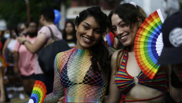 Cientos de personas marchan en el marco del Orgullo LGBTI+, en Ciudad de Panamá (Panamá).