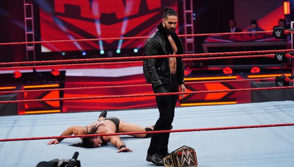 La noche de Raw tuvo como evento central a Drew Mclntyre contra Andrade Cien Almas, pero al final de la lucha apareció Seth Rollins para golpear al campeón de WWE. (Foto: WWE)
