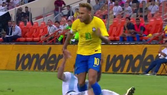 Renzo Saravia le dejó su marca a Neymar en el partido entre Argentina y Brasil. El joven defensor albiceleste lo tuvo "loco" al '10' de la verdeamarelha. (Foto: captura de video)