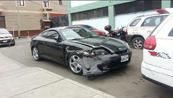 Militar ebrio causó choque múltiple y así quedó auto deportivo