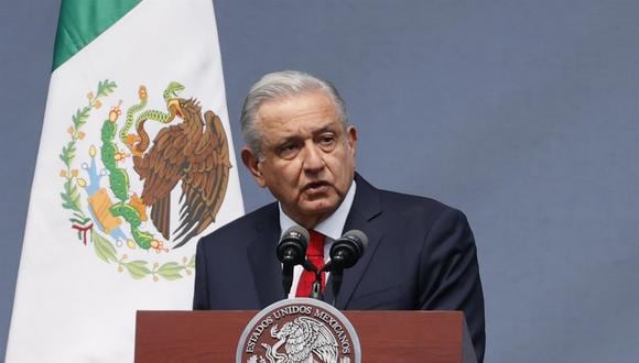 El presidente de México, Andrés Manuel López Obrador, habla durante su tercer informe de gobierno en el Zócalo. (EFE/José Méndez).