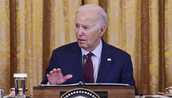 El presidente estadounidense, Joe Biden, habla durante una reunión en el Salón Este de la Casa Blanca, en Washington, DC, el 11 de abril de 2024. (Foto de ANDREW CABALLERO-REYNOLDS / AFP)