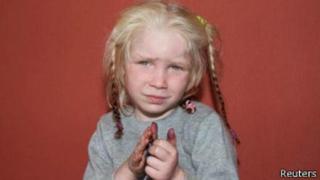 Confirman identidad de los padres de la niña rubia hallada en Grecia