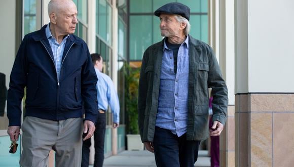 Alan Arkin y Michael Douglas regresan el 25 de octubre con la segunda temporada de El Método Kominsky. (Foto: Netflix).