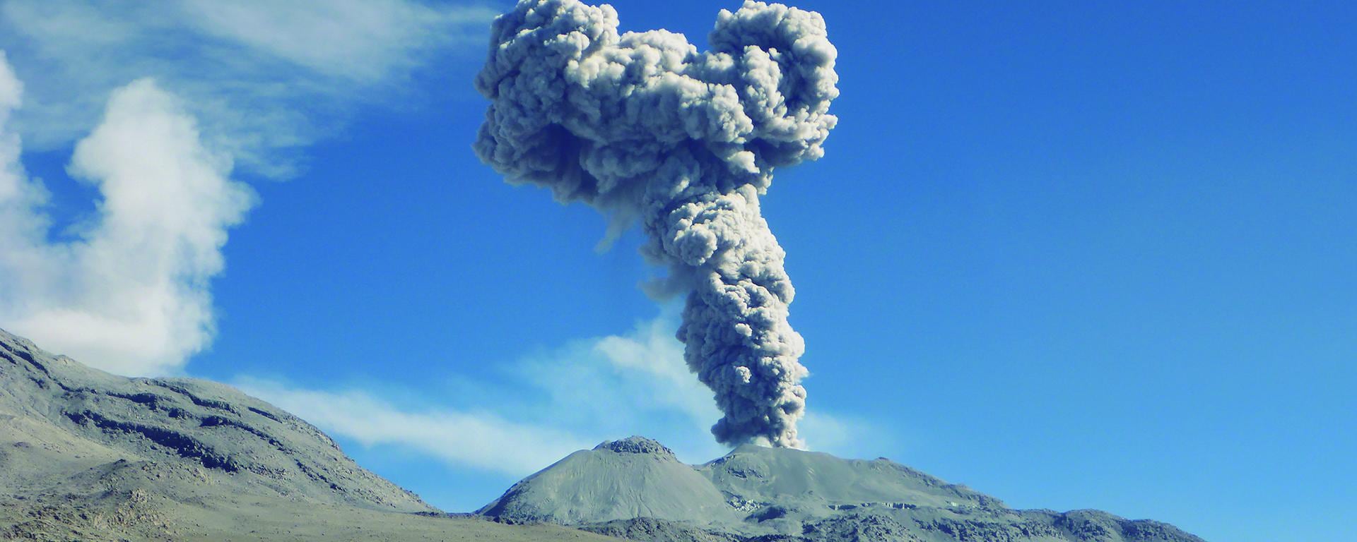 El otro volcán de alto peligro al sur del Perú: lo que debes saber de Sabancaya y otras cumbres similares que lo rodean