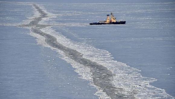 Bajo el Océano Ártico hay grandes reservas de petróleo y gas.