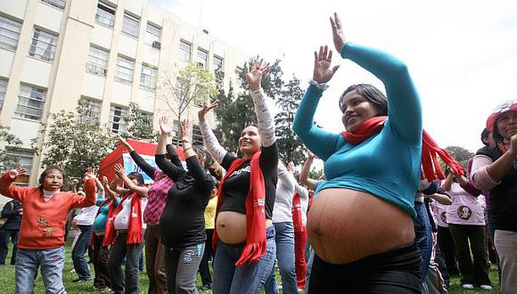 El 50% de madres peruanas tuvo primer hijo antes de los 22 años