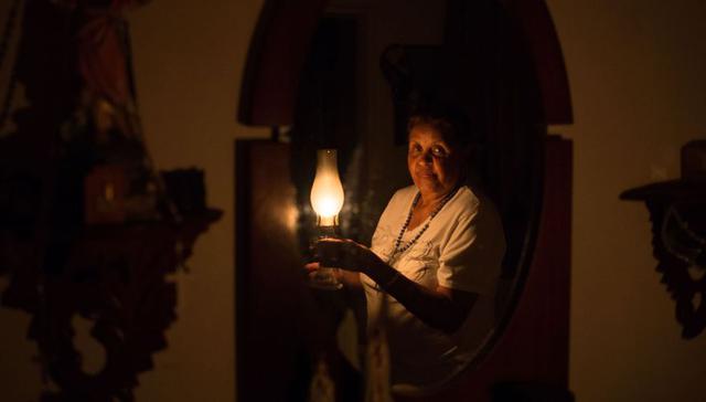 Apagón en Venezuela | Caos, desabastecimiento y muertes: El país petrolero vive más de 60 horas sin energía. (AFP)