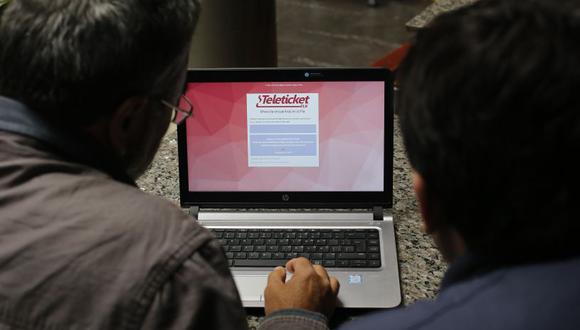 Venta inició a las 6 a.m. de este martes y miles de personas hacen 'cola' en Internet para adquirir un boleto. Selección peruana define su pase al Rusia 2018. (Hugo Pérez / El Comercio)