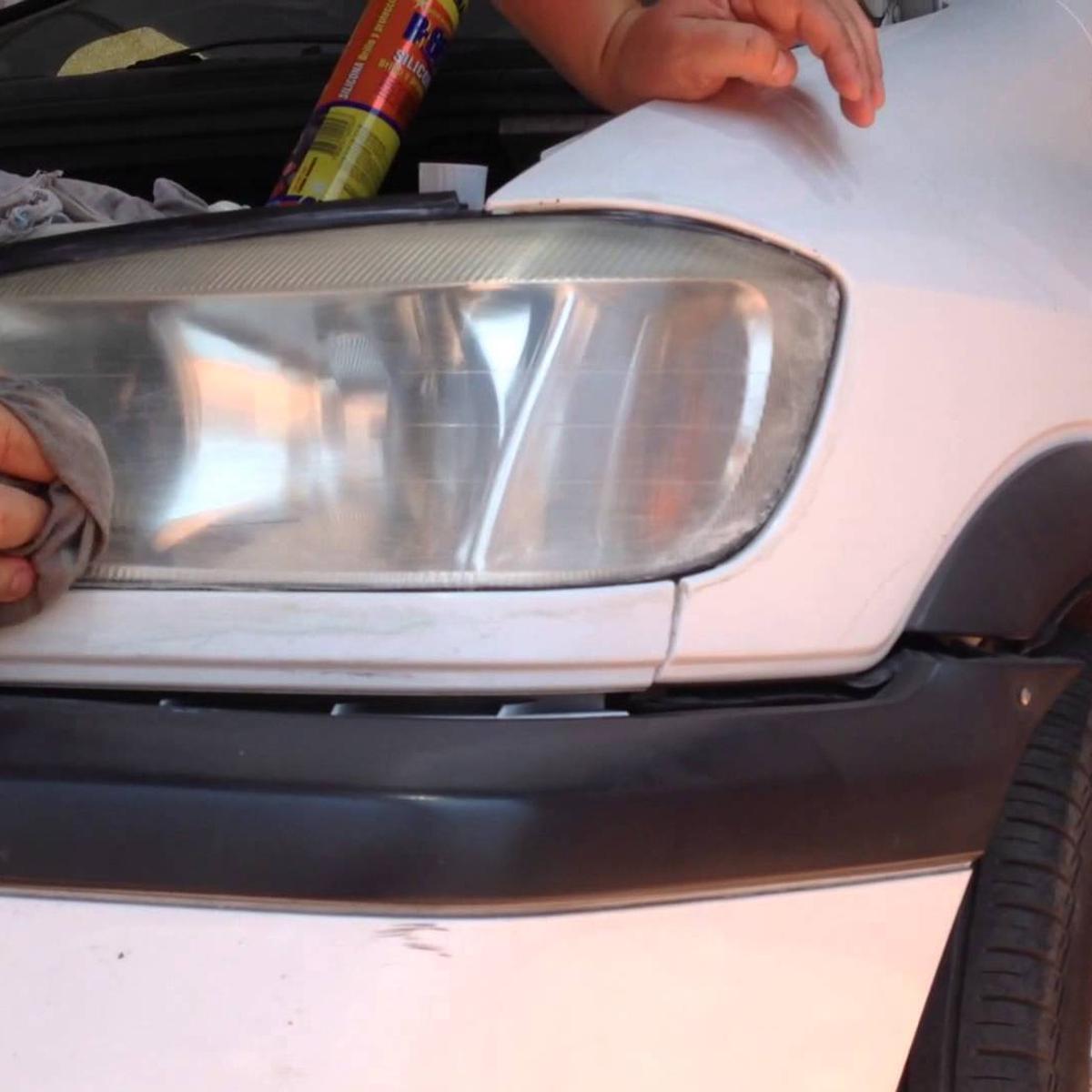 Así es como puedes hacer que los faros de tu coche vuelvan a ser  trasparentes