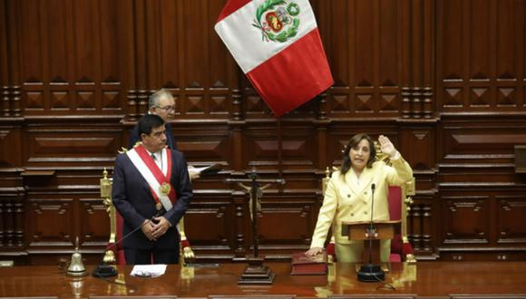 Dina Boluarte juró como presidenta de la República tras la destitución de Pedro Castillo | Foto: Britanie Arroyo / @photo.gec