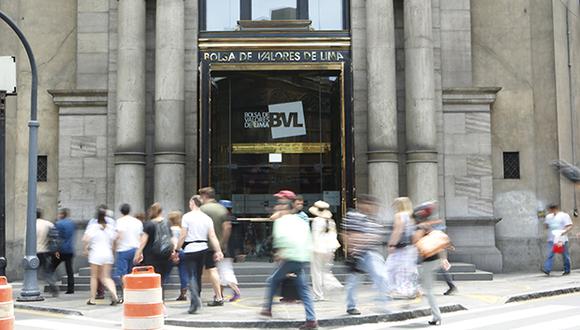 Bolsa de Valores de Lima cerró con un alza moderada el lunes apoyada por una subida en la acción del holding financiero Credicorp, aunque los papeles mineros continuaron cayendo. (Foto: Diario Gestión)