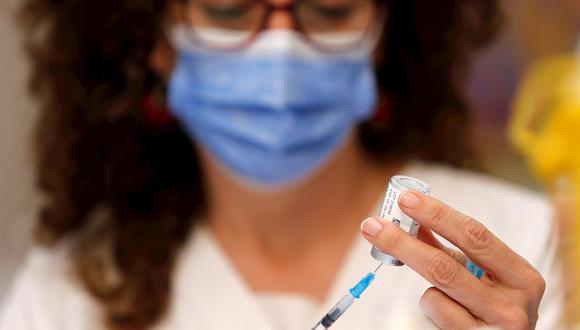 El Hospital de San Juan de Alicante, España, prosigue con la campaña de vacunación contra el COVID-19 durante este 31 de diciembre. (Foto: EFE/Manuel Lorenzo)