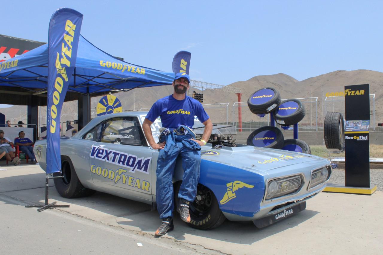Juan Diego Gonzales-Vigil junto a La Leyenda Barracuda. (Foto: Difusión)