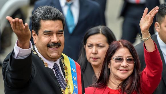 Nicolás Maduro tilda de "cobarde" al gobierno de Estados Unidos por sancionar a su esposa Cilia Flores. (AFP).