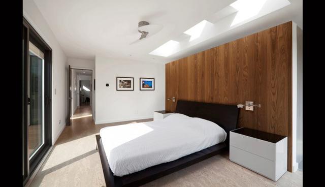 El diseño de la habitación busca la orientación solar y conectarse con la naturaleza exterior. Para ello se acondicionaron amplios ventanales. (Foto: Haus Architects)