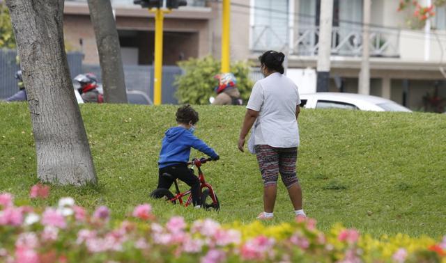 Varios menores salieron ayer a las calles con triciclos. (Foto: Violeta Ayasta/GEC)