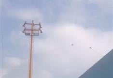 México: momento en que aviones del ejército chocan en el cielo